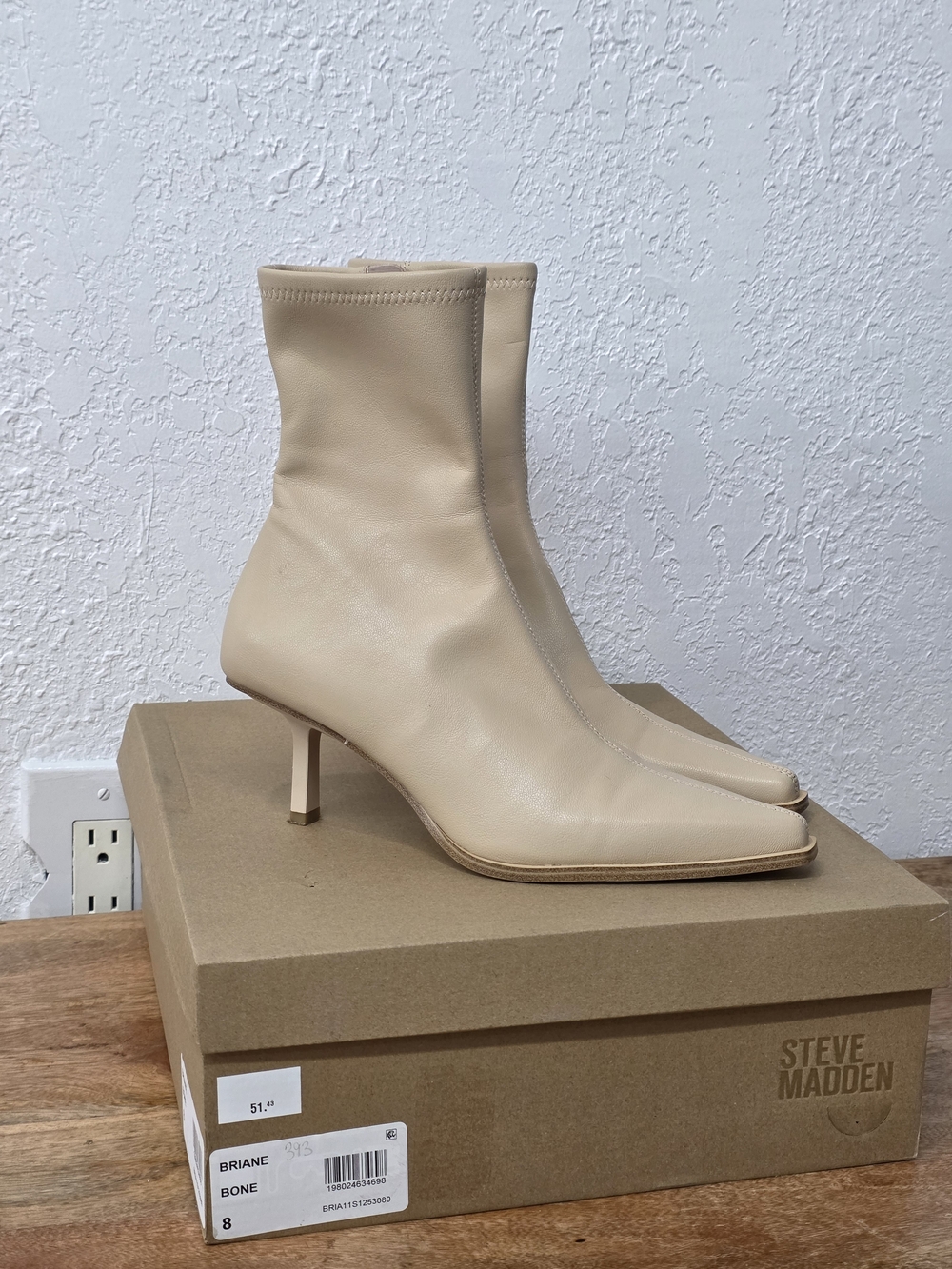 Steve Madden Briane Bone Leather Pointed Toe Ankle Boots